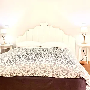 https://residenza-cantore.hotelinveneto.com